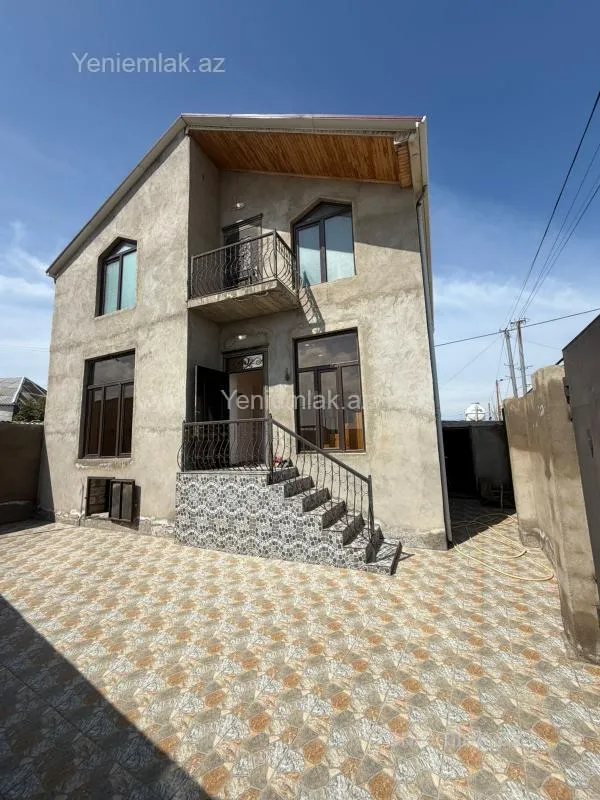 Satılır 5 otaqlı həyət evi 200 m²