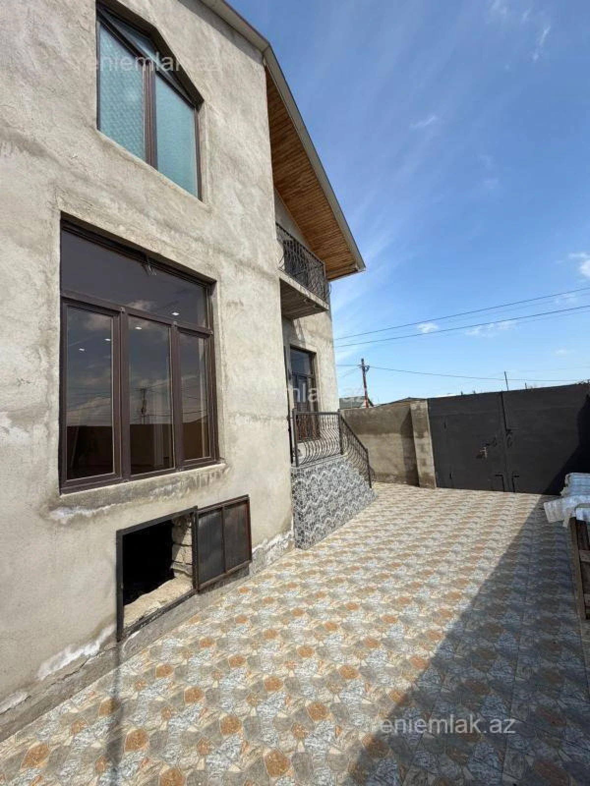 Satılır 5 otaqlı həyət evi 200 m²