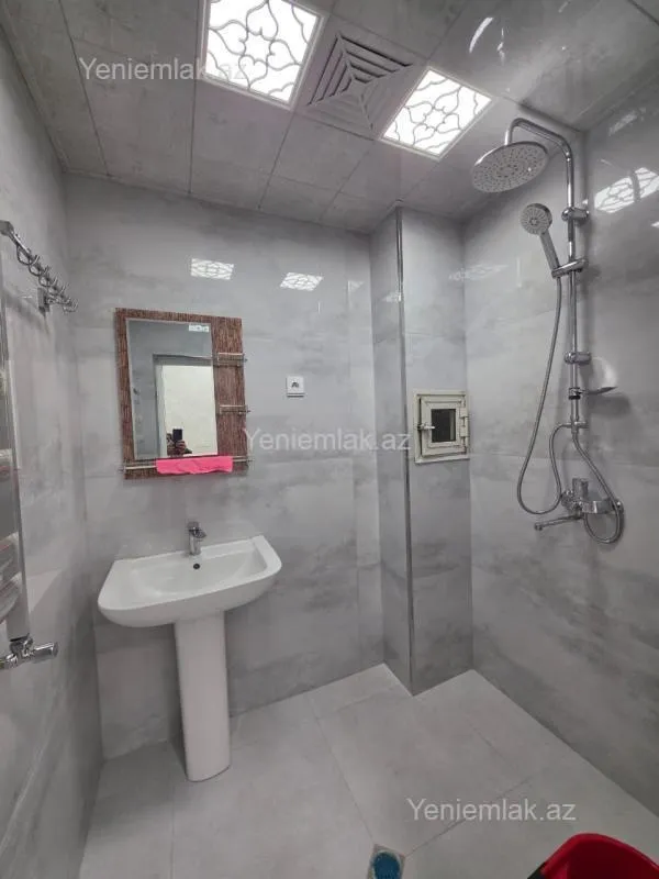 Satılır 3 otaqlı köhnə tikili 75 m²