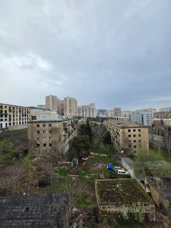 Satılır 3 otaqlı köhnə tikili 75 m²