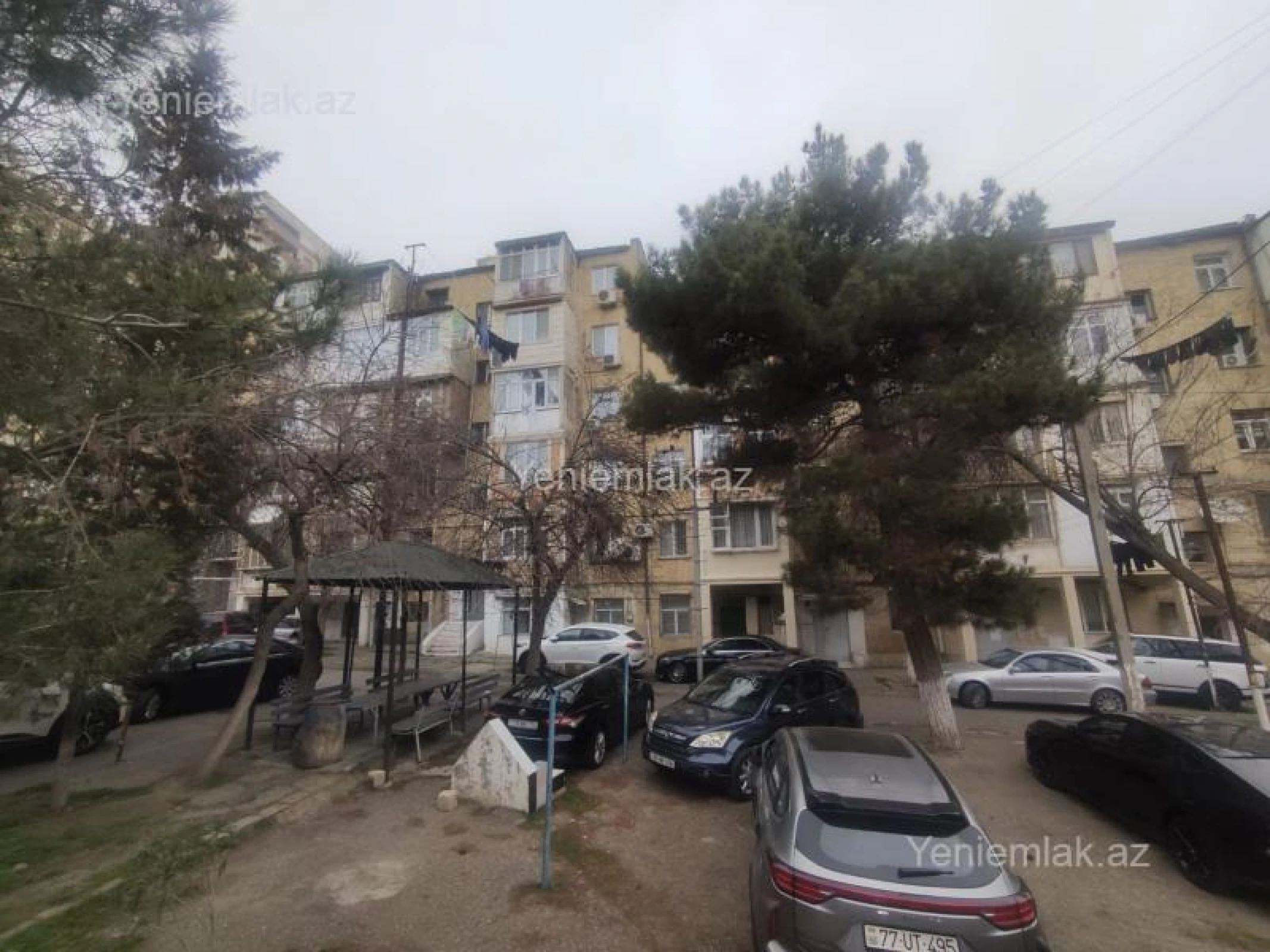 Satılır 3 otaqlı köhnə tikili 80 m²