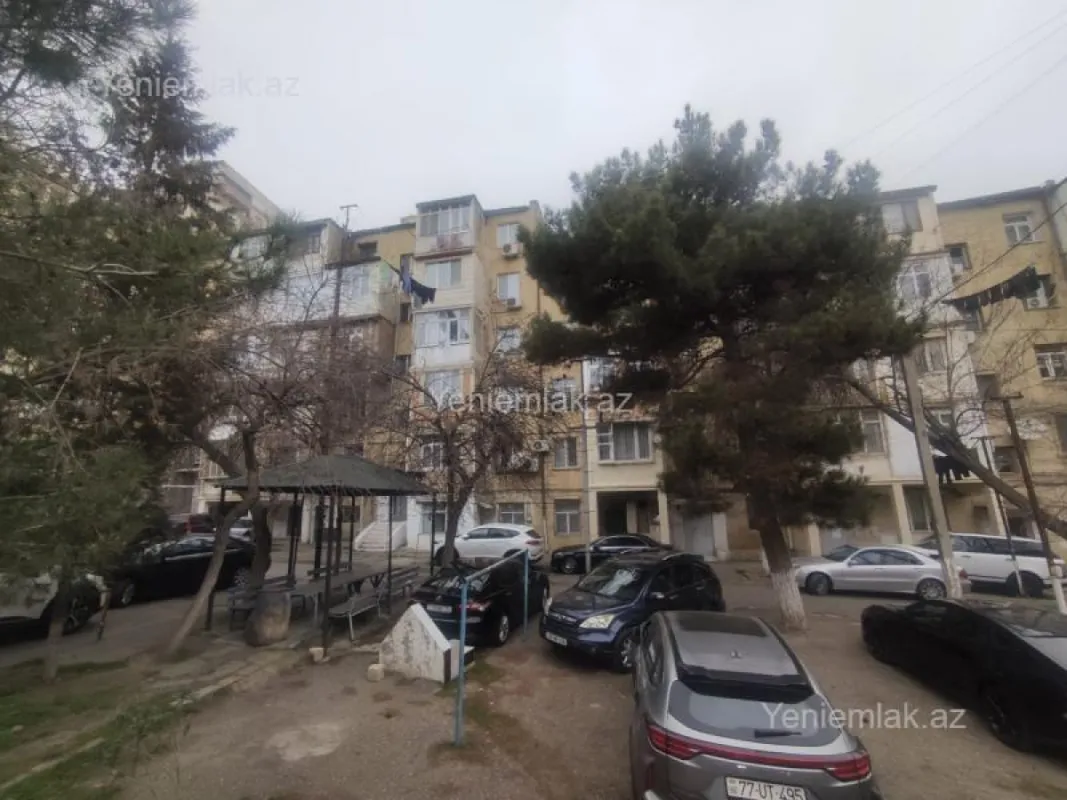 Satılır 3 otaqlı köhnə tikili 80 m²