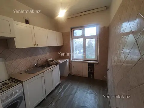 Satılır 3 otaqlı köhnə tikili 80 m²