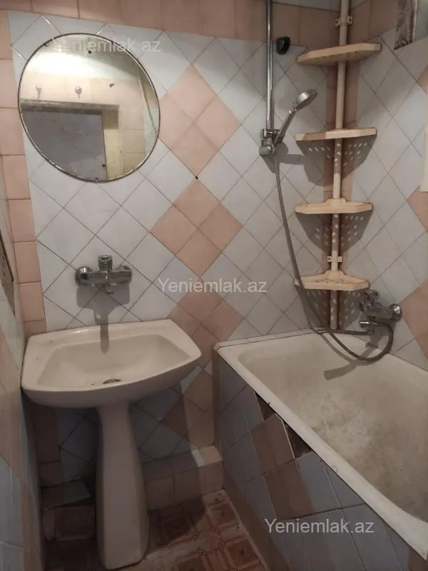 Satılır 3 otaqlı köhnə tikili 80 m²