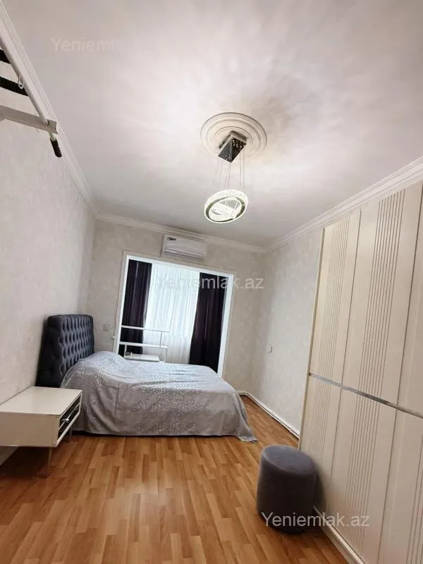 Satılır 3 otaqlı köhnə tikili 80 m²