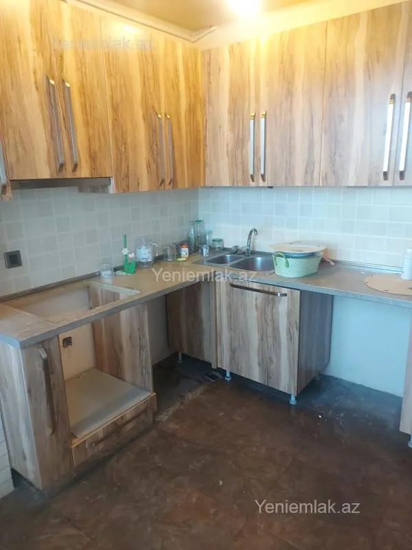 Satılır 3 otaqlı köhnə tikili 80 m²