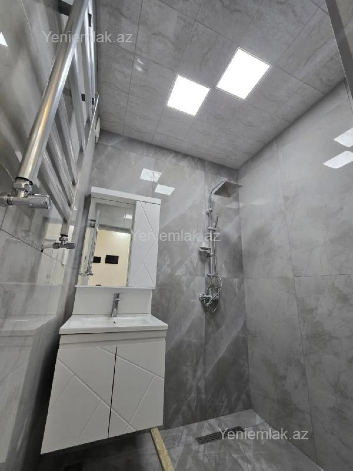 Satılır 3 otaqlı köhnə tikili 60 m²