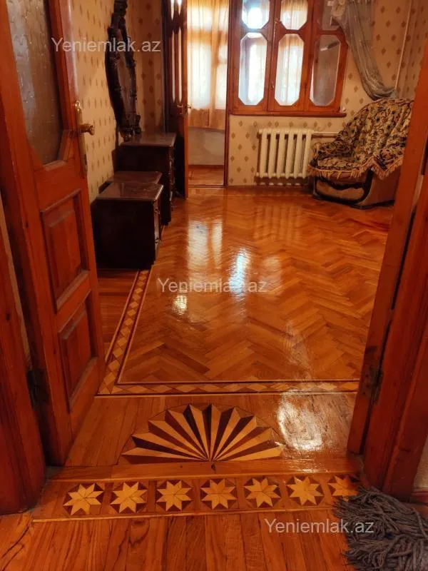 Satılır 4 otaqlı köhnə tikili 90 m²