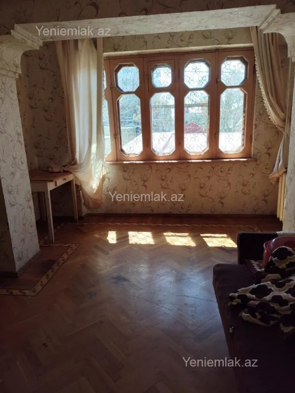 Satılır 4 otaqlı köhnə tikili 90 m²