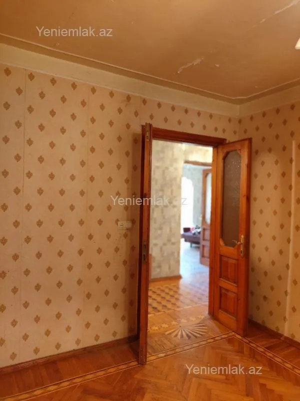Satılır 4 otaqlı köhnə tikili 90 m²