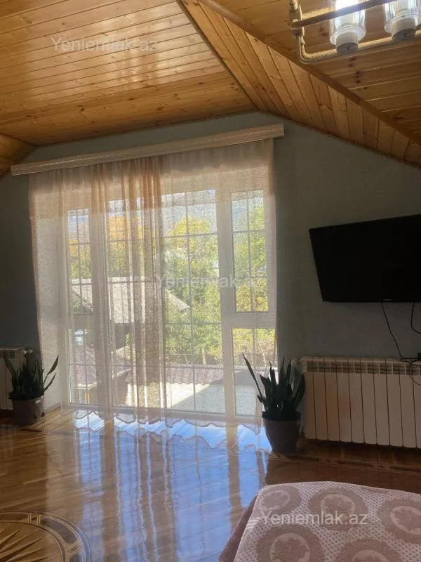 Satılır 5 otaqlı həyət evi 200 m²