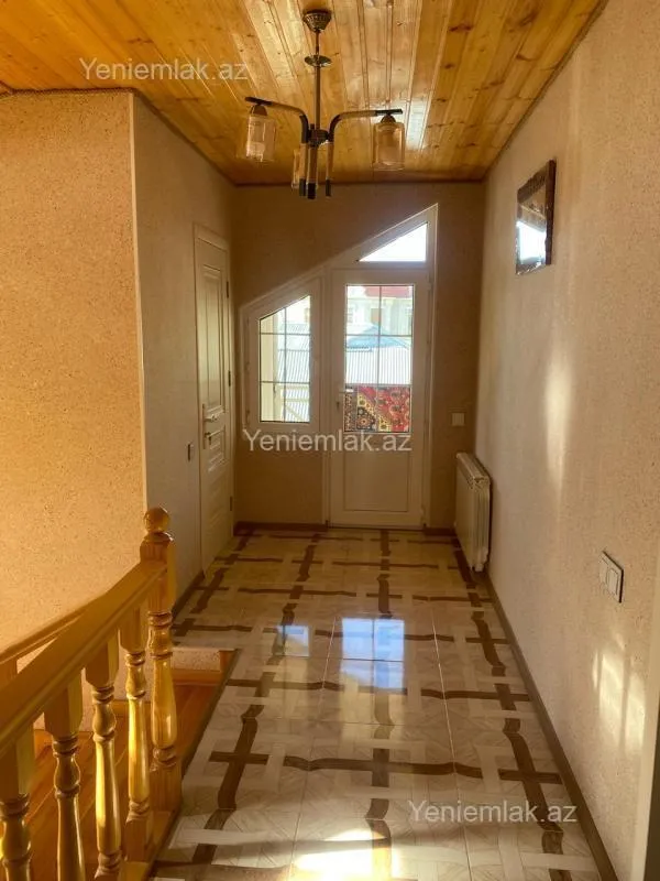 Satılır 5 otaqlı həyət evi 200 m²
