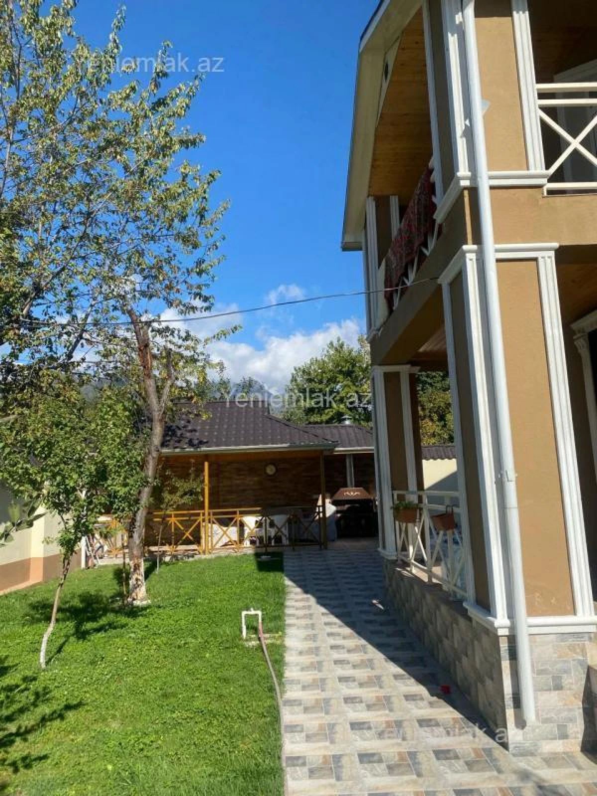 Satılır 5 otaqlı həyət evi 200 m²