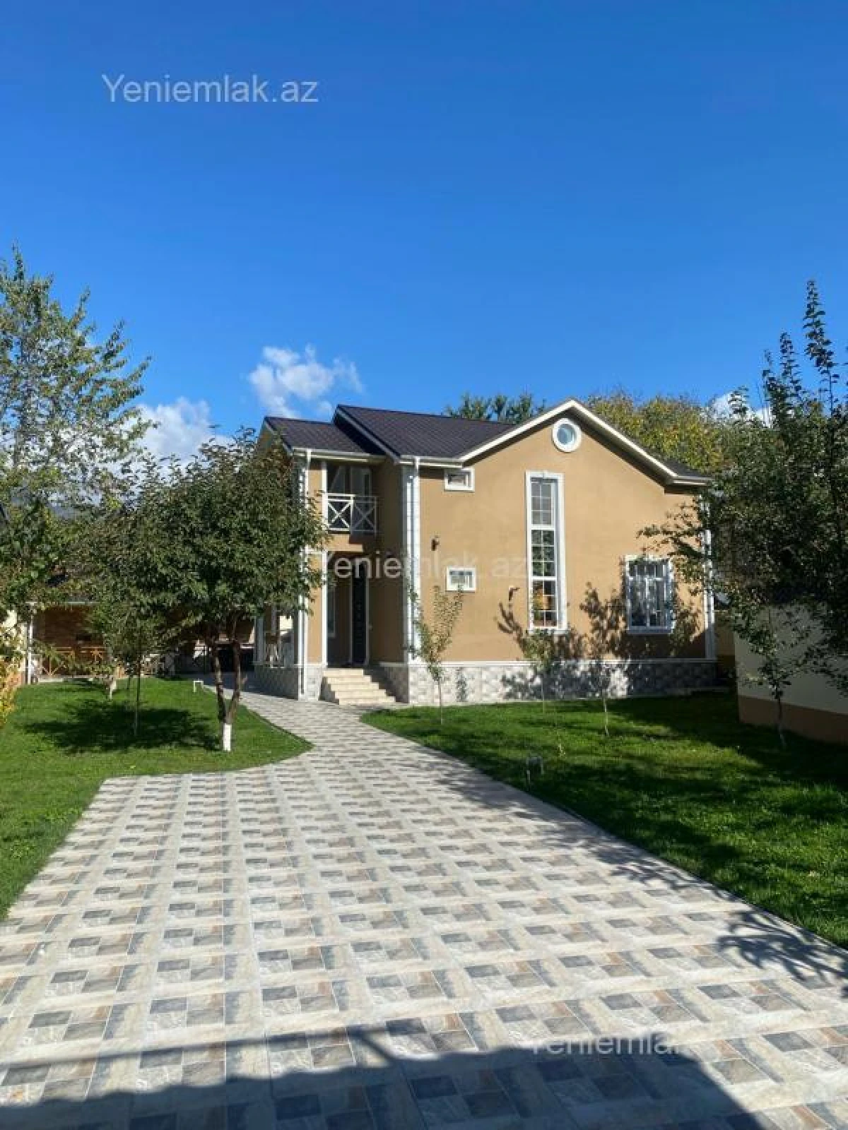 Satılır 5 otaqlı həyət evi 200 m²