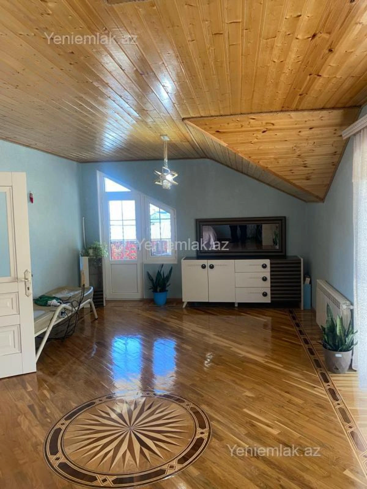 Satılır 5 otaqlı həyət evi 200 m²