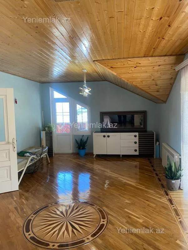 Satılır 5 otaqlı həyət evi 200 m²