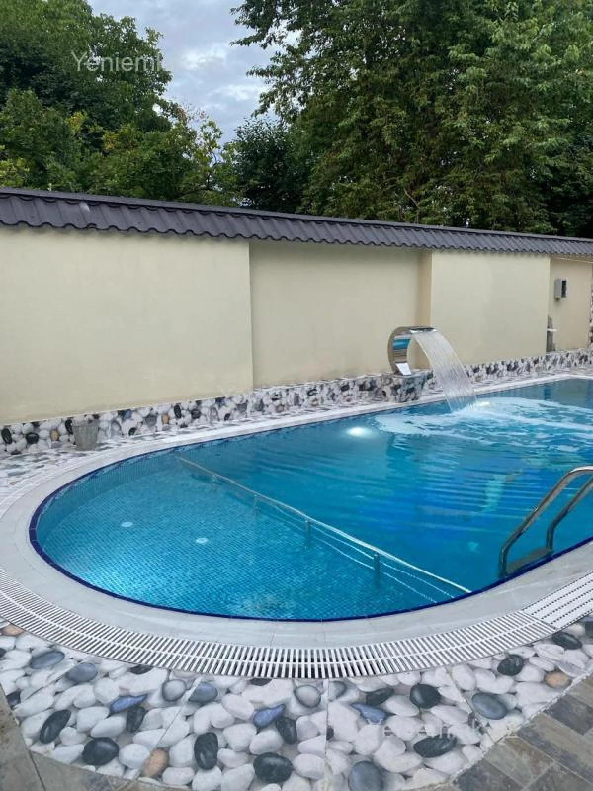 Satılır 5 otaqlı həyət evi 200 m²