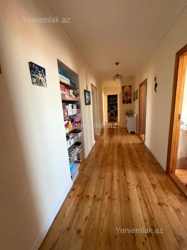 Satılır 4 otaqlı köhnə tikili 125 m²