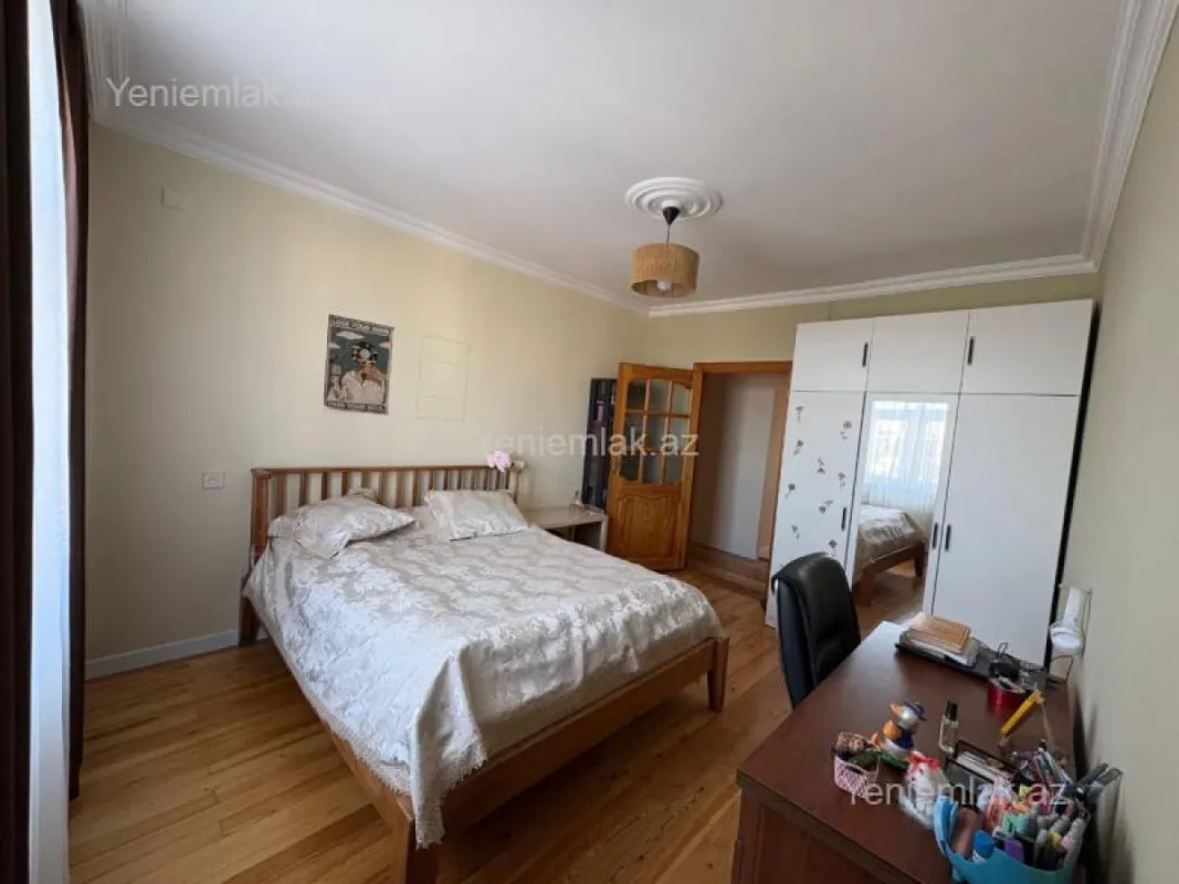 Satılır 4 otaqlı köhnə tikili 125 m²