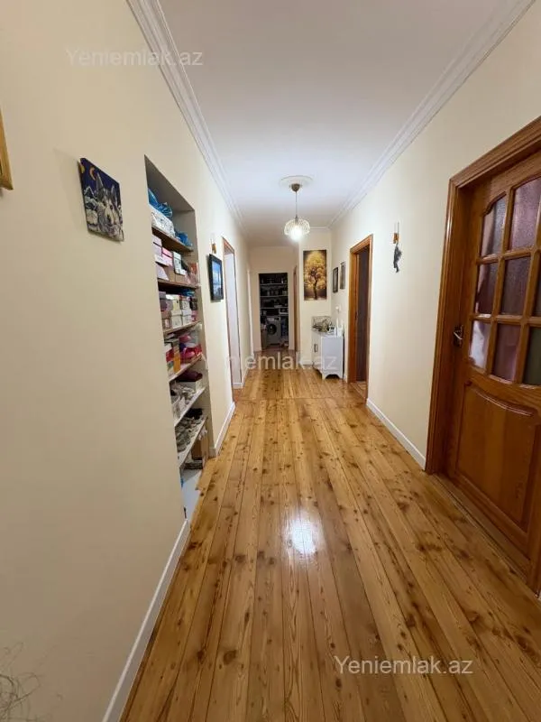 Satılır 4 otaqlı köhnə tikili 125 m²