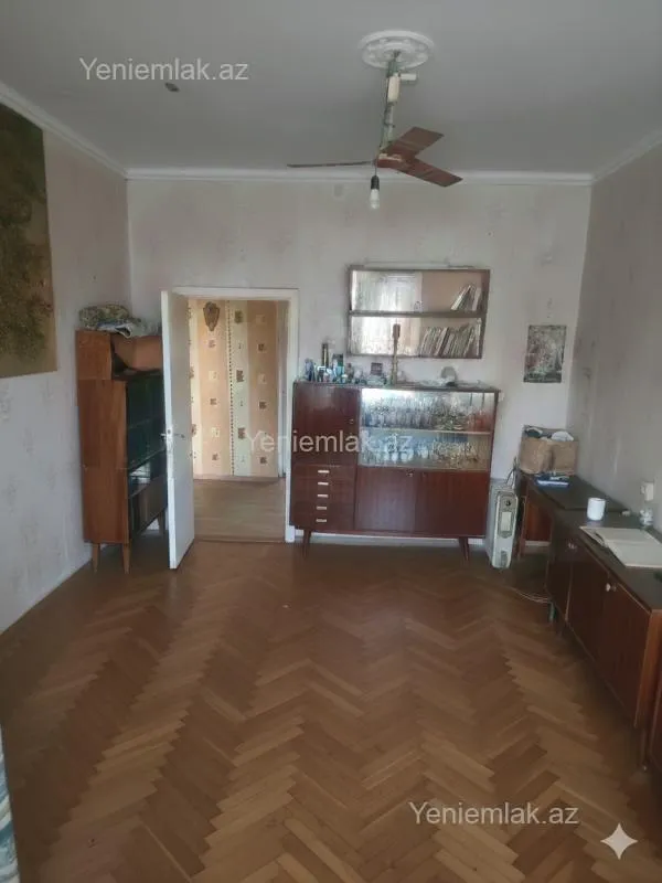 Satılır 2 otaqlı köhnə tikili 68 m²