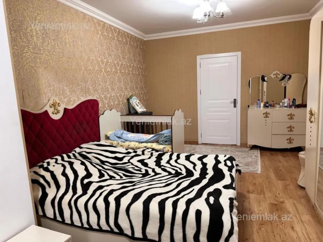 Satılır 4 otaqlı köhnə tikili 116 m²