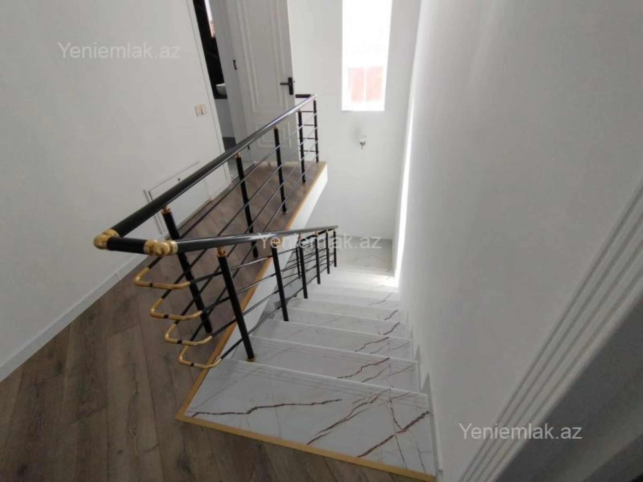 Satılır 5 otaqlı həyət evi 200 m²