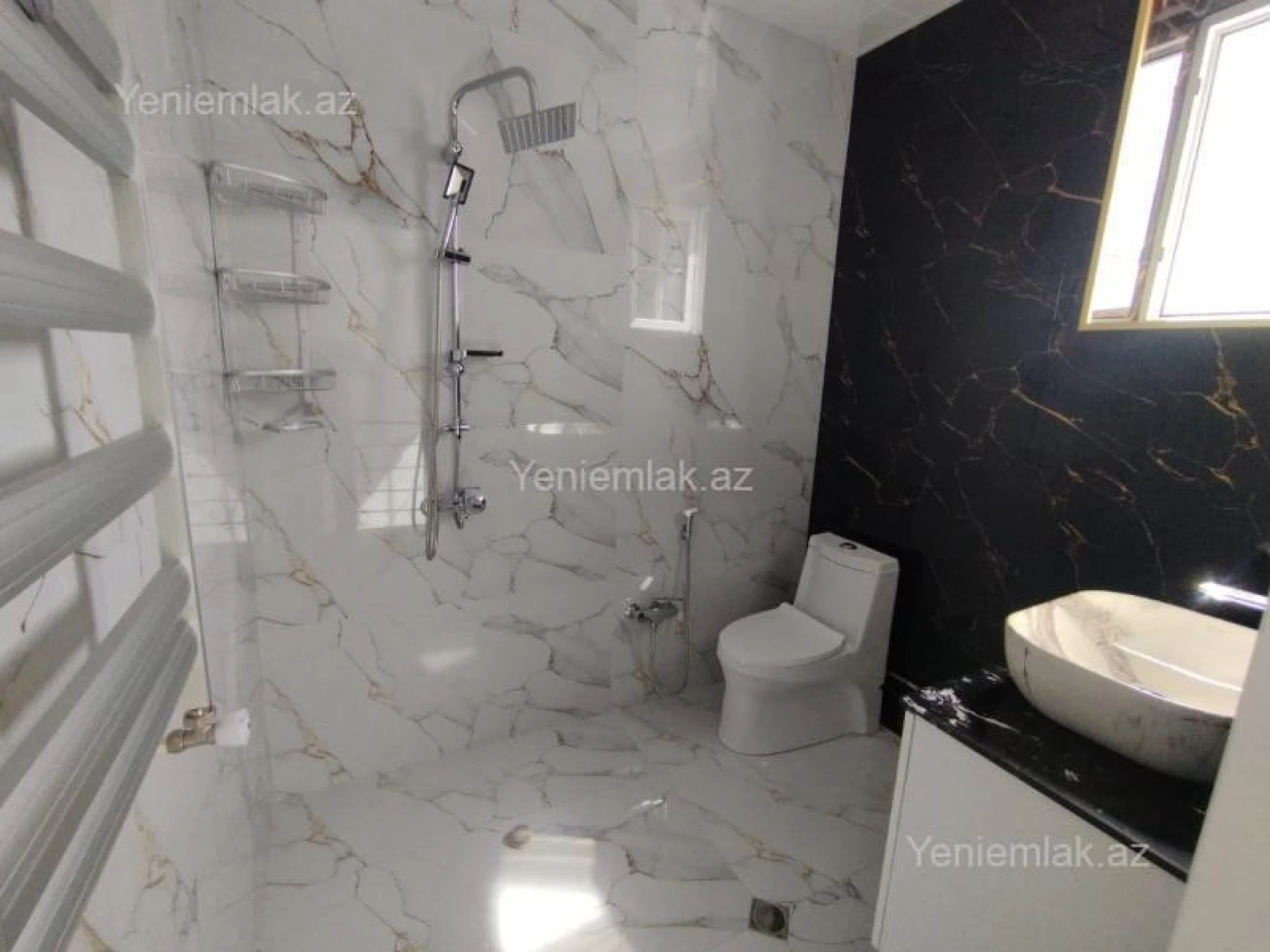 Satılır 5 otaqlı həyət evi 200 m²