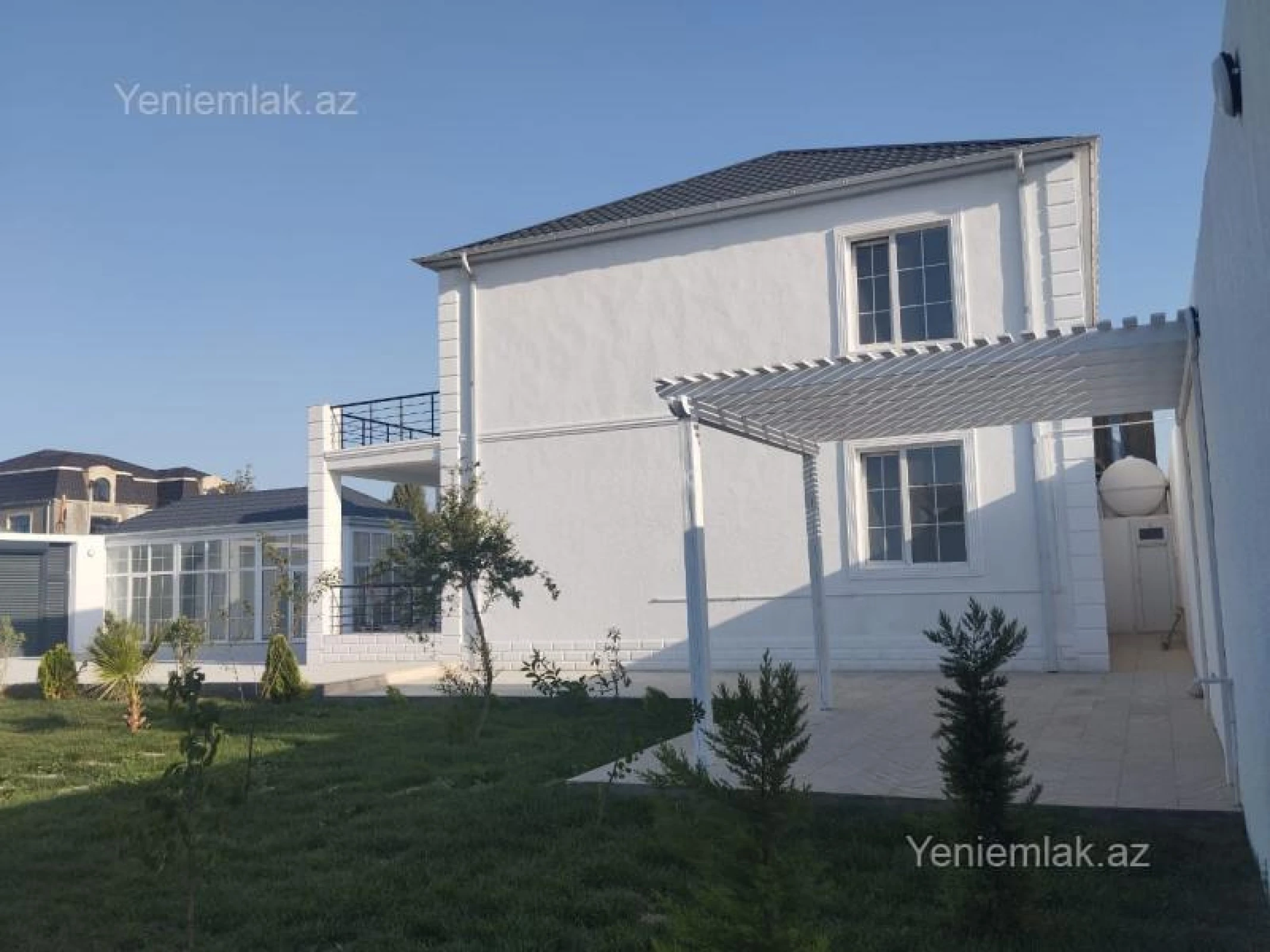 Satılır 5 otaqlı həyət evi 200 m²
