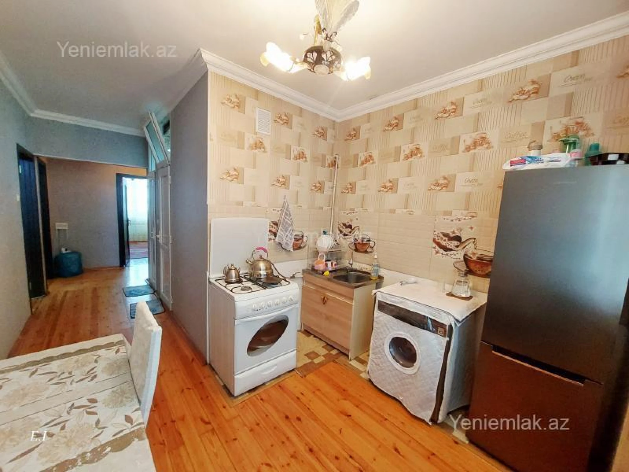 Satılır 3 otaqlı köhnə tikili 72 m²
