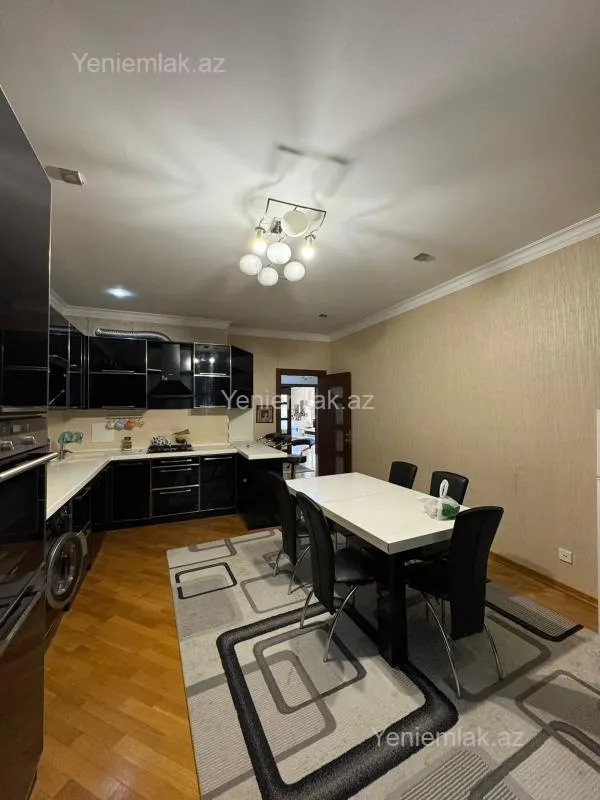 Satılır 4 otaqlı yeni tikili 175 m²