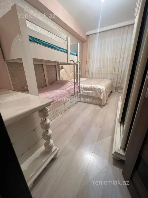 Satılır 2 otaqlı yeni tikili 72 m²