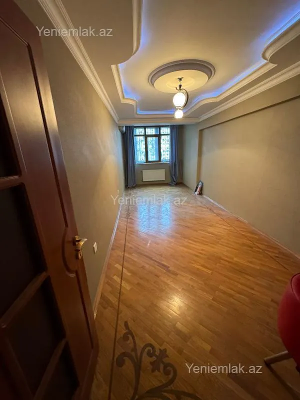 Satılır 2 otaqlı köhnə tikili 76 m²