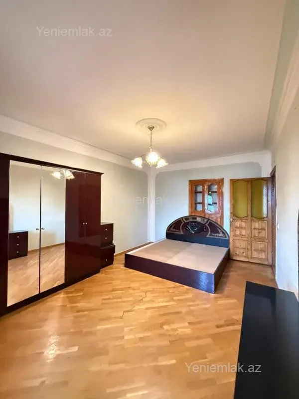 Satılır 3 otaqlı köhnə tikili 75 m²