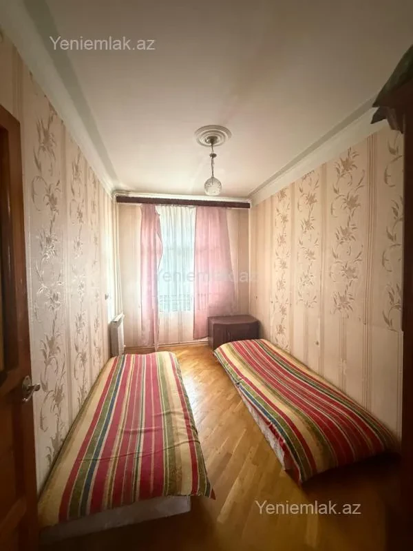 Satılır 3 otaqlı köhnə tikili 75 m²