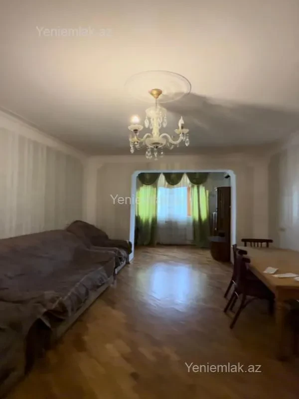 Satılır 3 otaqlı köhnə tikili 75 m²