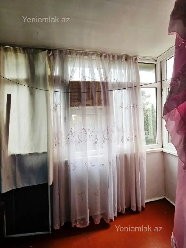 Satılır 1 otaqlı köhnə tikili 32 m²