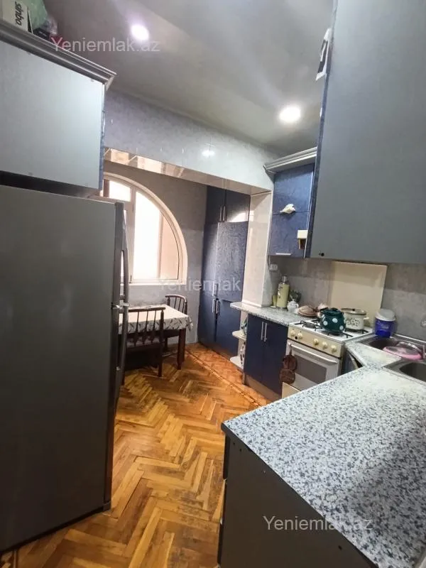 Satılır 5 otaqlı köhnə tikili 120 m²