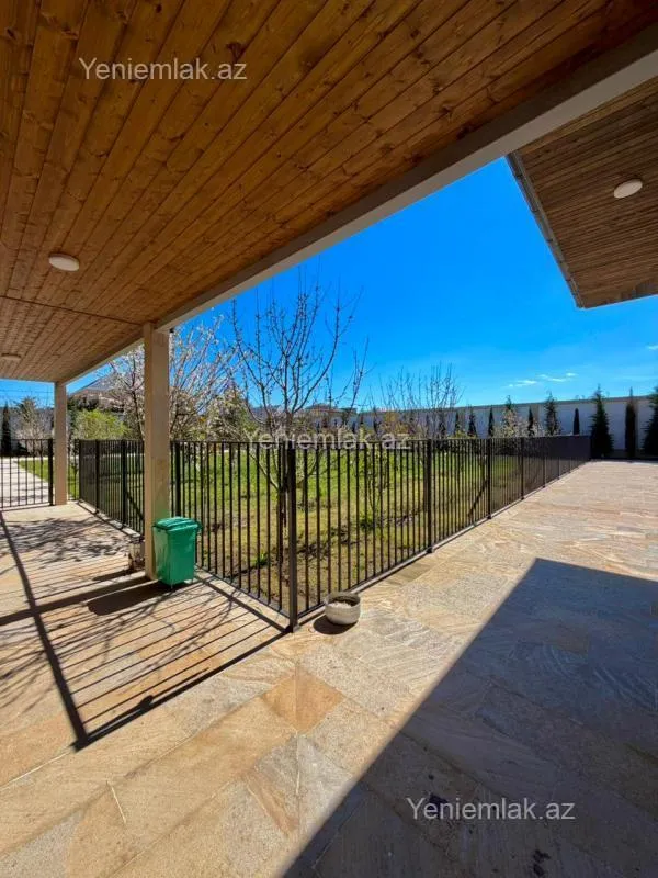 Satılır 9 otaqlı həyət evi 2000 m²