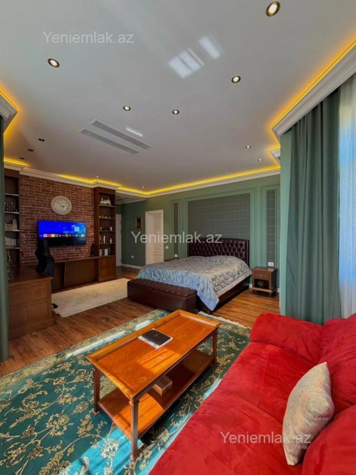 Satılır 9 otaqlı həyət evi 2000 m²