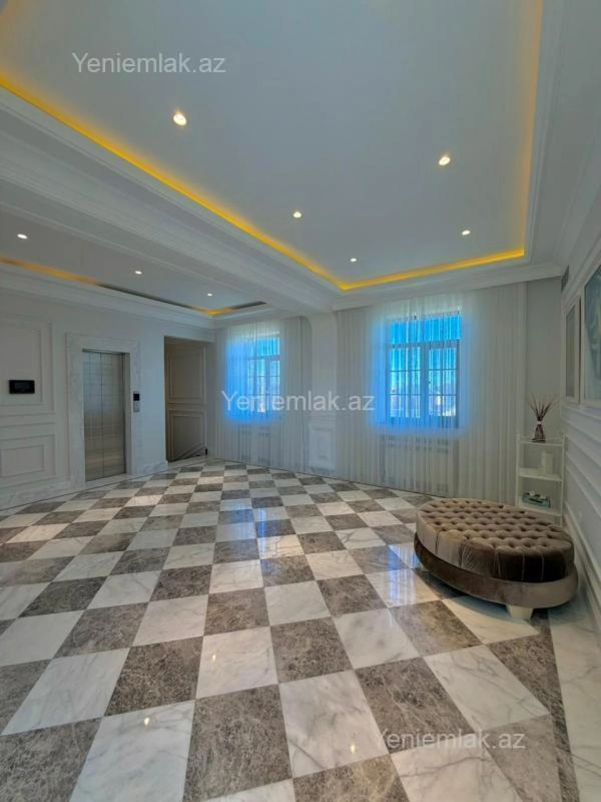 Satılır 9 otaqlı həyət evi 2000 m²