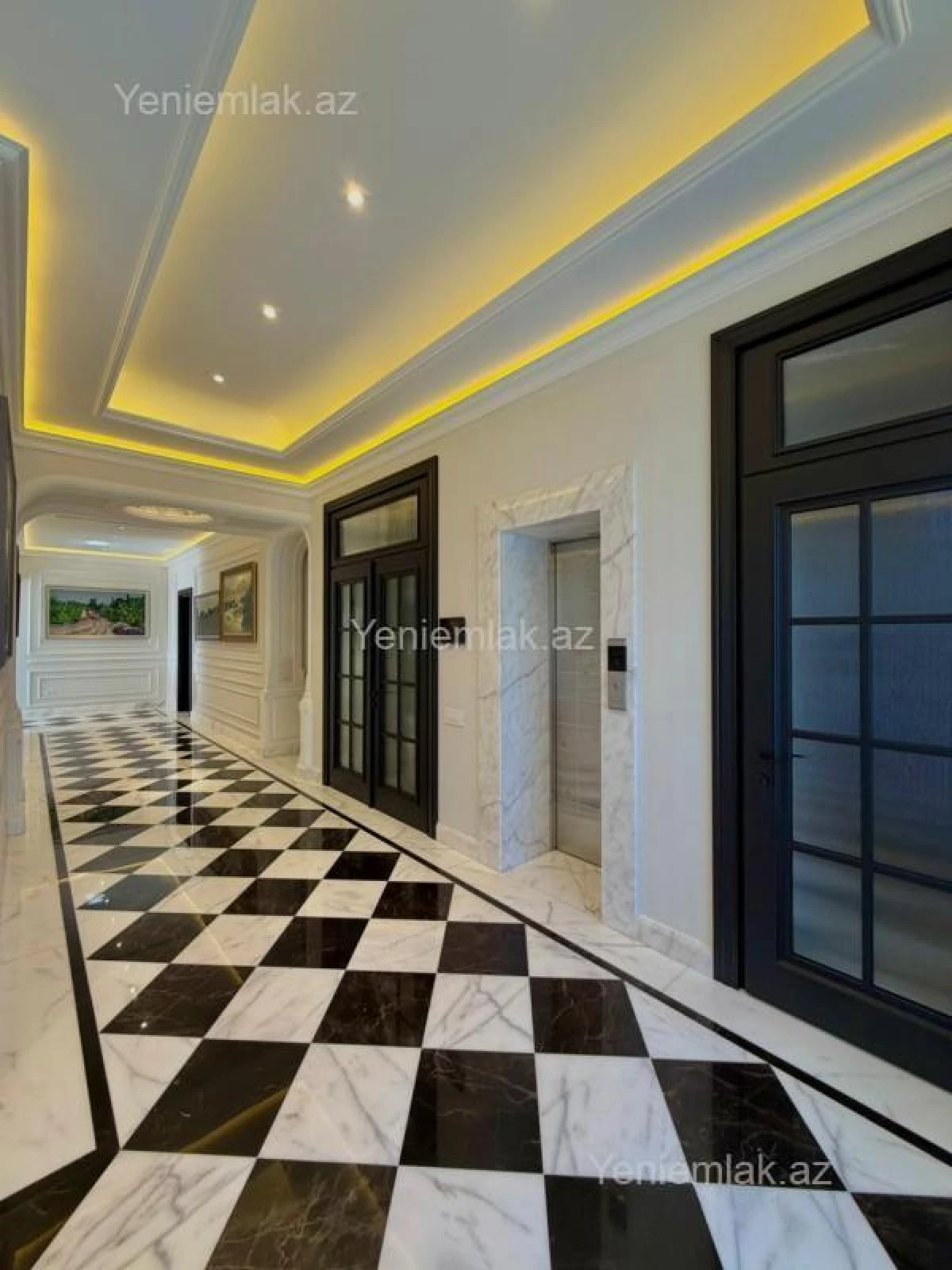 Satılır 9 otaqlı həyət evi 2000 m²