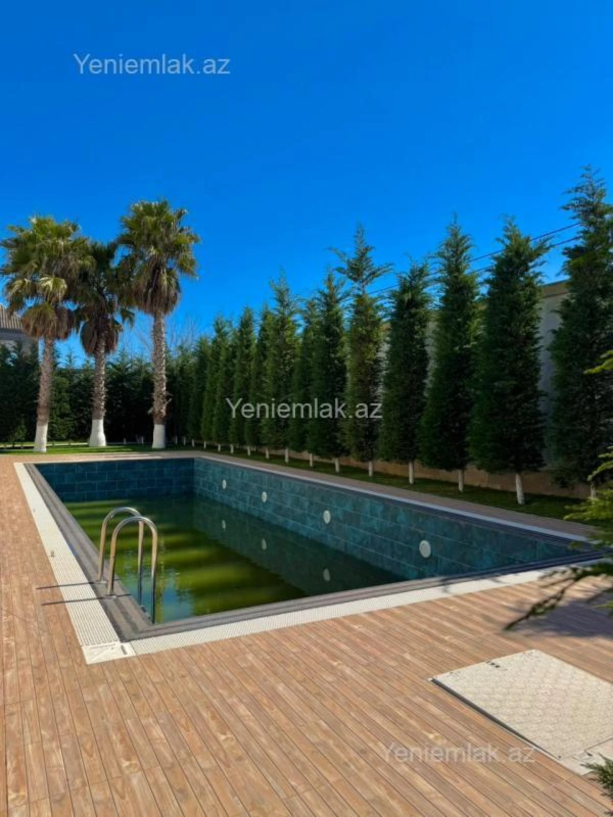 Satılır 9 otaqlı həyət evi 2000 m²