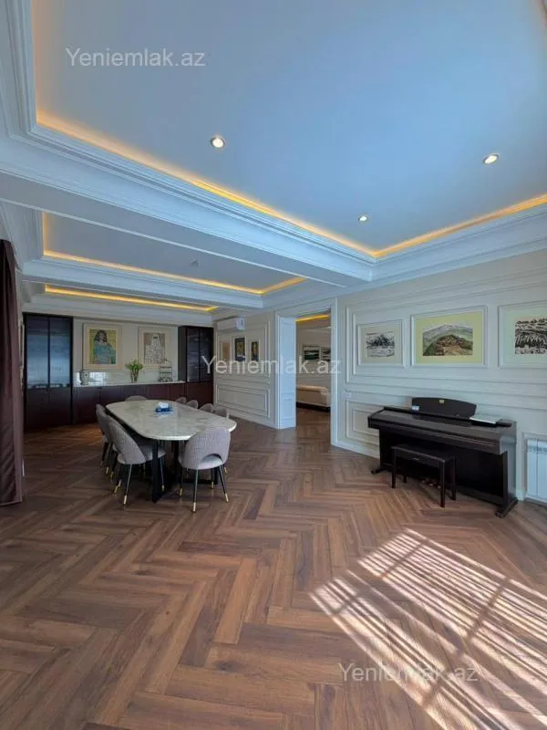 Satılır 9 otaqlı həyət evi 2000 m²