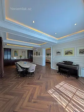 Satılır 9 otaqlı həyət evi 2000 m²