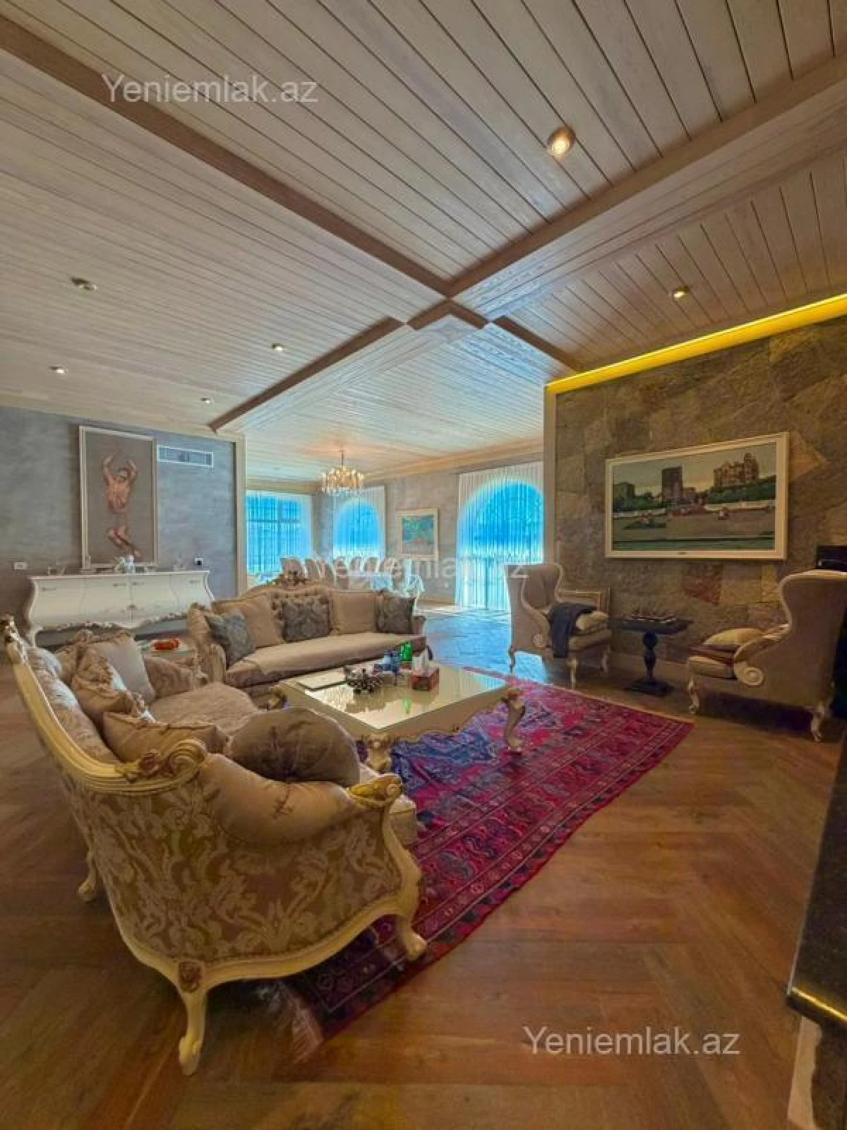 Satılır 9 otaqlı həyət evi 2000 m²