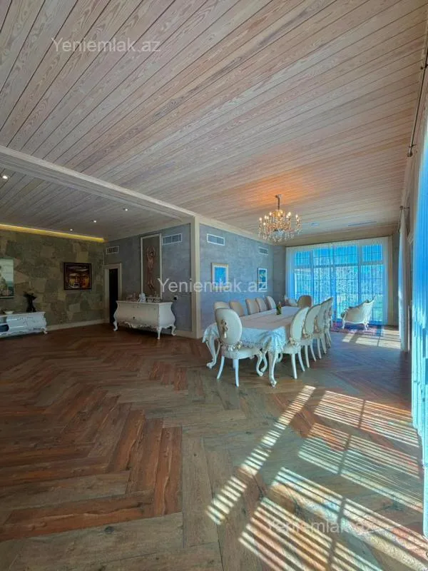Satılır 9 otaqlı həyət evi 2000 m²