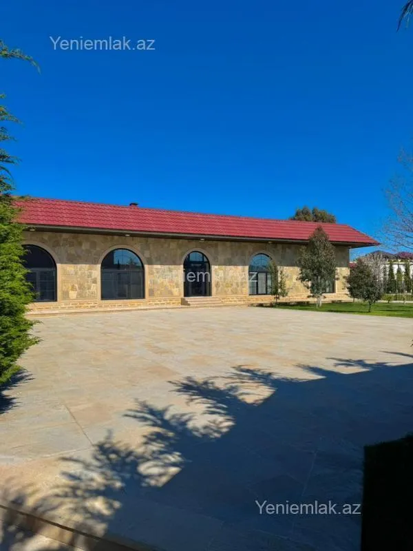 Satılır 9 otaqlı həyət evi 2000 m²