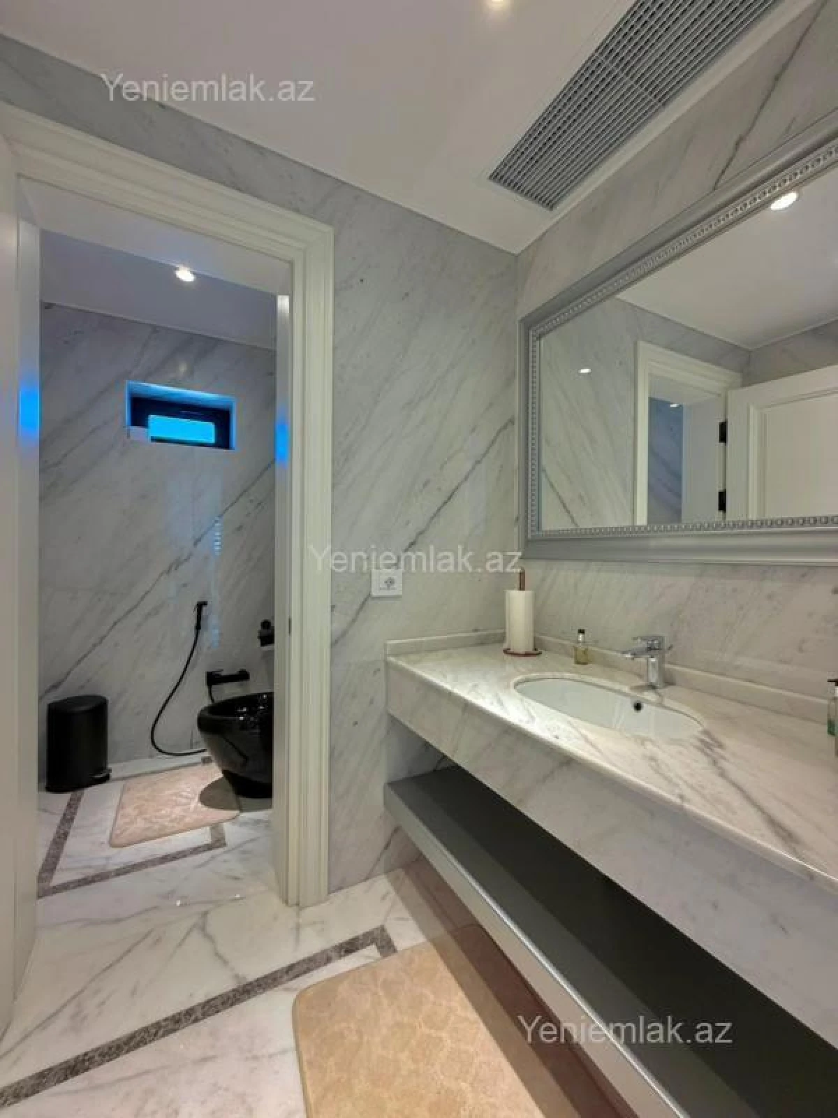 Satılır 9 otaqlı həyət evi 2000 m²