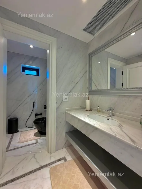 Satılır 9 otaqlı həyət evi 2000 m²